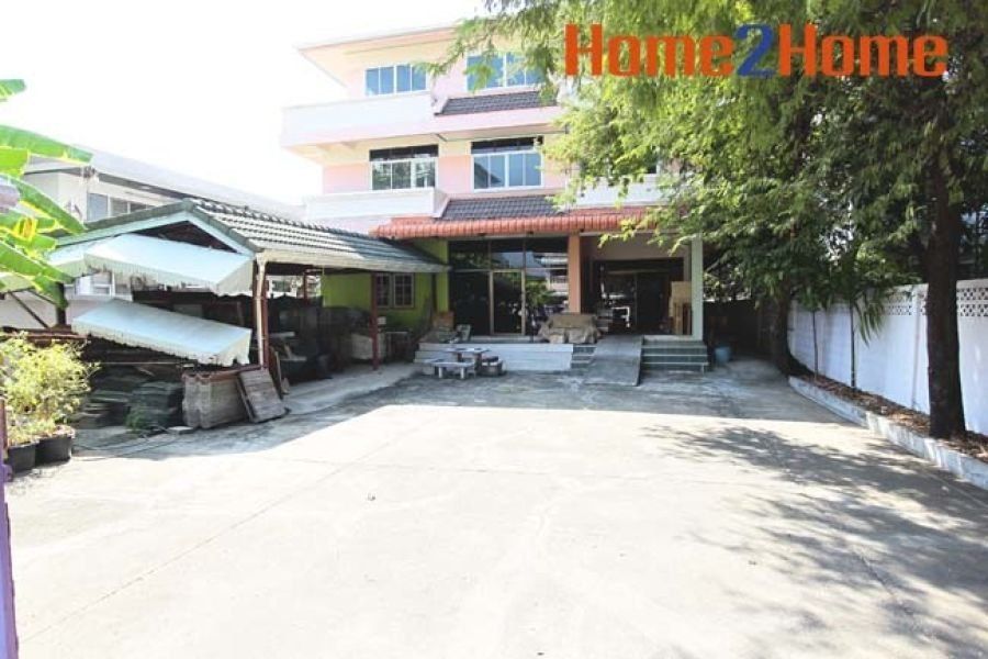 Shophouse for sale In Wang Thonglang Bangkok