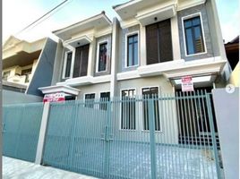 4 Bedroom House for sale in East Jawa, Dukuhpakis, Surabaya, East Jawa