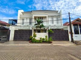 8 Kamar Rumah for sale in Cakung, Jakarta Timur, Cakung