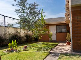 4 Bedroom House for sale in Santiago, San Jode De Maipo, Cordillera, Santiago