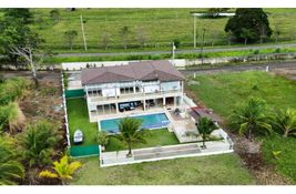 5 habitación Casa en venta en en Colón, Panamá 