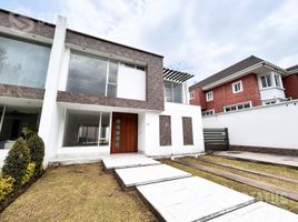 3 Bedroom House for sale in Conocoto, Quito, Conocoto