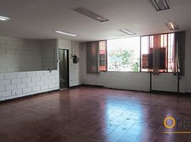 150 m² Office for rent in Bare Foot Park (Parque de los Pies Descalzos), Medellin, Medellin