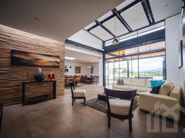 3 Habitación Casa en venta en Nayon, Pichincha, Nayon