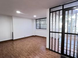 68 m² Office for rent in Parque de los Pies Descalzos, Medellín, Medellín