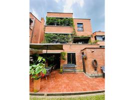 Villa 4 chambre à vendre à Medellin, Antioquia, Medellin