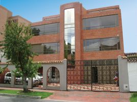 150 m² Office for rent in Centro Comercial La Querencia, Bogotá, Bogotá