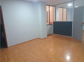 50 SqM Office for rent in Basilica of the National Vow, Quito, Quito, Quito