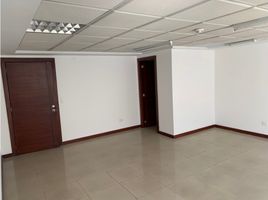 60 m² Office for rent in Basilica of the National Vow, Quito, Quito, Quito