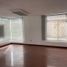 180 m² Office for rent in Basilica of the National Vow, Quito, Quito, Quito