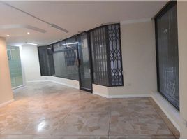 150 SqM Office for rent in Basilica of the National Vow, Quito, Quito, Quito