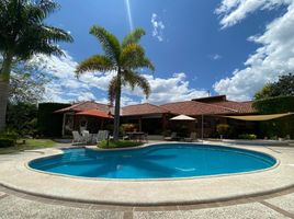 5 Schlafzimmer Villa zu verkaufen in Santa Isabel, Azuay, Abdon Calderon La Union, Santa Isabel