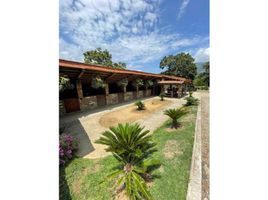 10 Bedroom House for sale in Barbosa, Antioquia, Barbosa