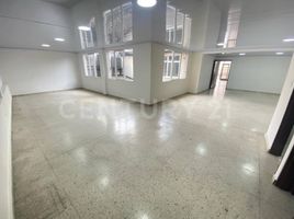 293 SqM Office for sale in River View Park, Cali, Cali