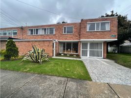 6 Bedroom Villa for sale in Templo Bogotá Colombia, Bogota, Bogota