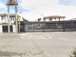 4 Bedroom House for sale in Bogota, Cundinamarca, Bogota