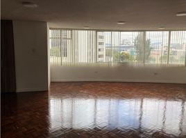 100 SqM Office for rent in Basilica of the National Vow, Quito, Quito, Quito