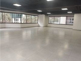 150 SqM Office for rent in Basilica of the National Vow, Quito, Quito, Quito