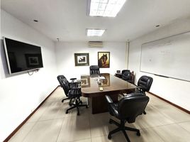 190 m² Office for rent in River View Park, Cali, Cali