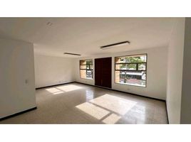 82 m² Office for sale in River View Park, Cali, Cali