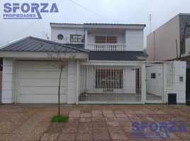 3 Bedroom House for sale in General Sarmiento, Buenos Aires, General Sarmiento