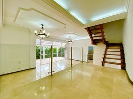 4 Bedroom Villa for sale in Bare Foot Park (Parque de los Pies Descalzos), Medellin, Medellin