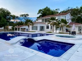 5 Bedroom House for sale in Cundinamarca, Ricaurte, Cundinamarca