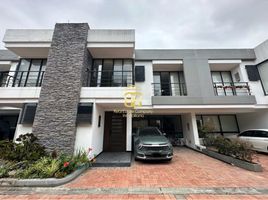 4 Bedroom Villa for sale in Bogota, Cundinamarca, Bogota