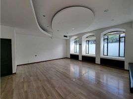 215 m² Office for rent in River View Park, Cali, Cali