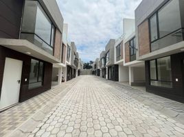 3 Bedroom House for sale in Tumbaco, Pichincha, Tumbaco