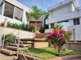 5 Bedroom House for sale in Ricaurte, Cundinamarca, Ricaurte