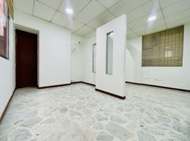 32 m² Office for sale in River View Park, Cali, Cali