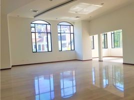 215 SqM Office for rent in River View Park, Cali, Cali