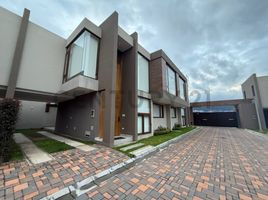 3 Bedroom House for sale in Cumbaya, Pichincha, Cumbaya