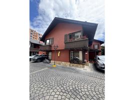 4 Habitación Villa en venta en Bogotá, Cundinamarca, Bogotá