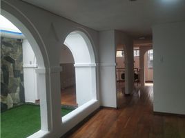 4 Habitación Villa en alquiler en Ecuador, Quito, Quito, Pichincha, Ecuador