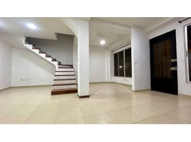 4 Bedroom House for sale in Risaralda, Pereira, Risaralda