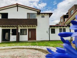 3 Bedroom House for sale in Conocoto, Pichincha, Conocoto