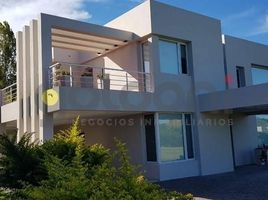 3 Bedroom House for sale in Berazategui, Buenos Aires, Berazategui