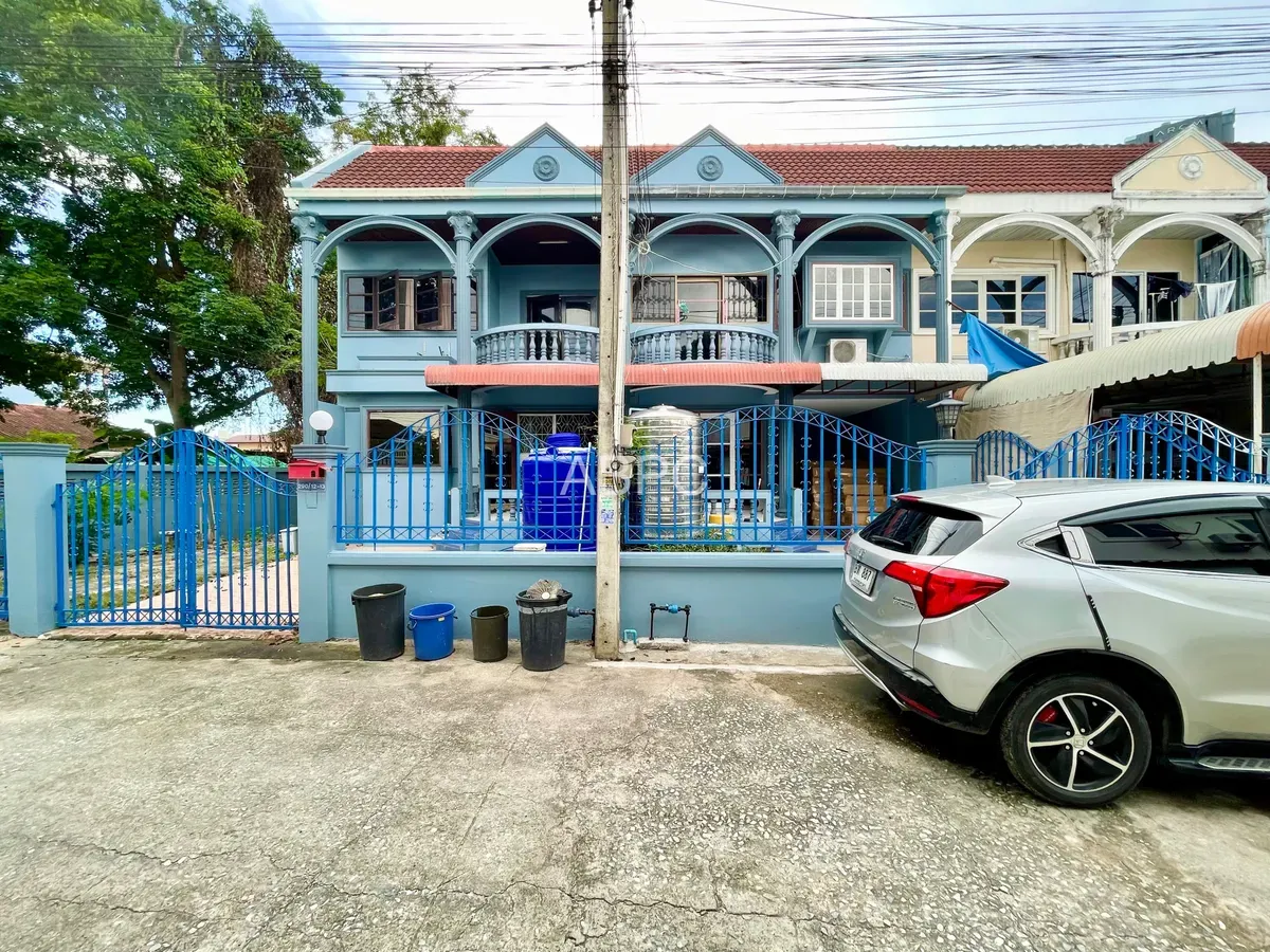 3 Bedroom Townhouse For Rent In Na Kluea, Chon Buri