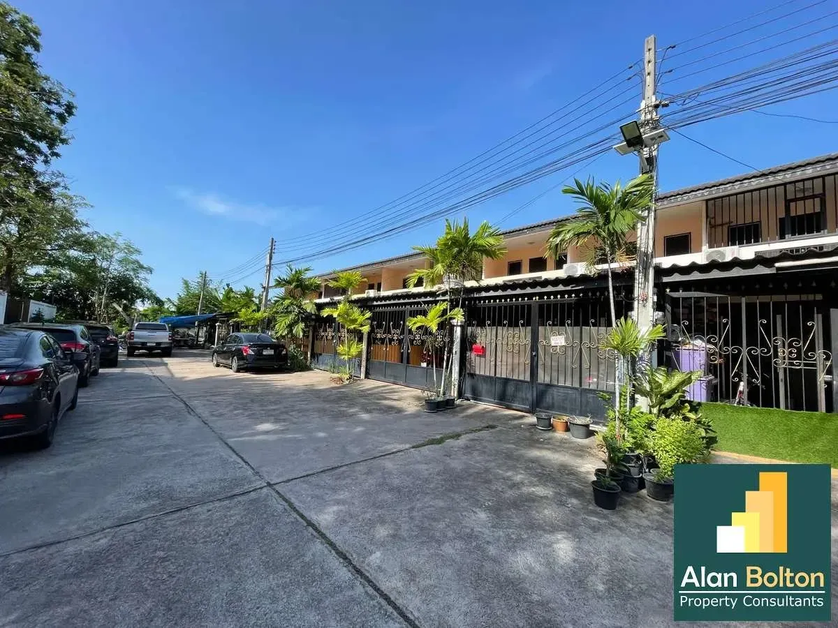 2 Bedroom Townhouse For Rent In Nong Prue, Chon Buri