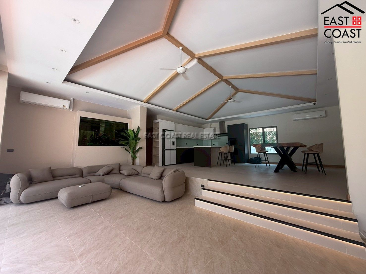 5 Bedrooms House for sale In Jomtien Park Villas Nong Prue Pattaya