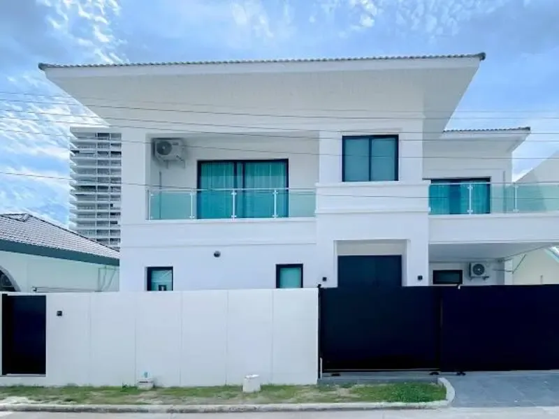 5 Bedrooms Villa for sale In Jomtien Condotel And Village Nong Prue Pattaya