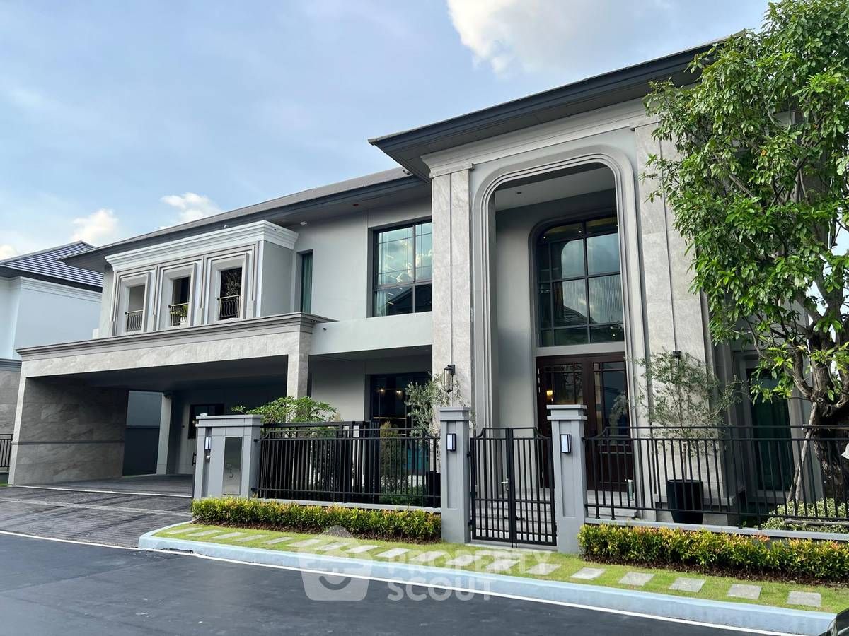 4 Bedrooms House for rent In Grand Bangkok Boulevard Sukhumvit Srinakarin Samrong Nuea Samut Prakan