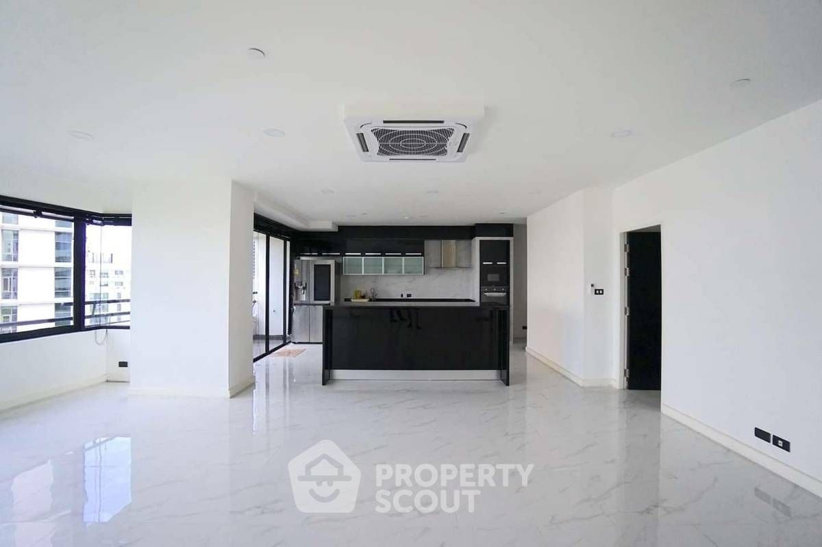 3 Bedrooms Condo for rent In Wynster Uno Condominium Phra Khanong Bangkok