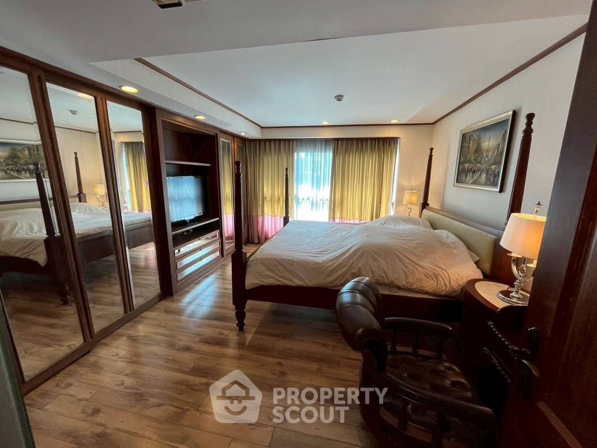 7 Bedrooms Condo for sale In Navin Court Lumphini Bangkok