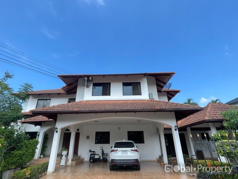 6 Bedrooms House for sale In Paradise Villa 1 Nong Prue Pattaya