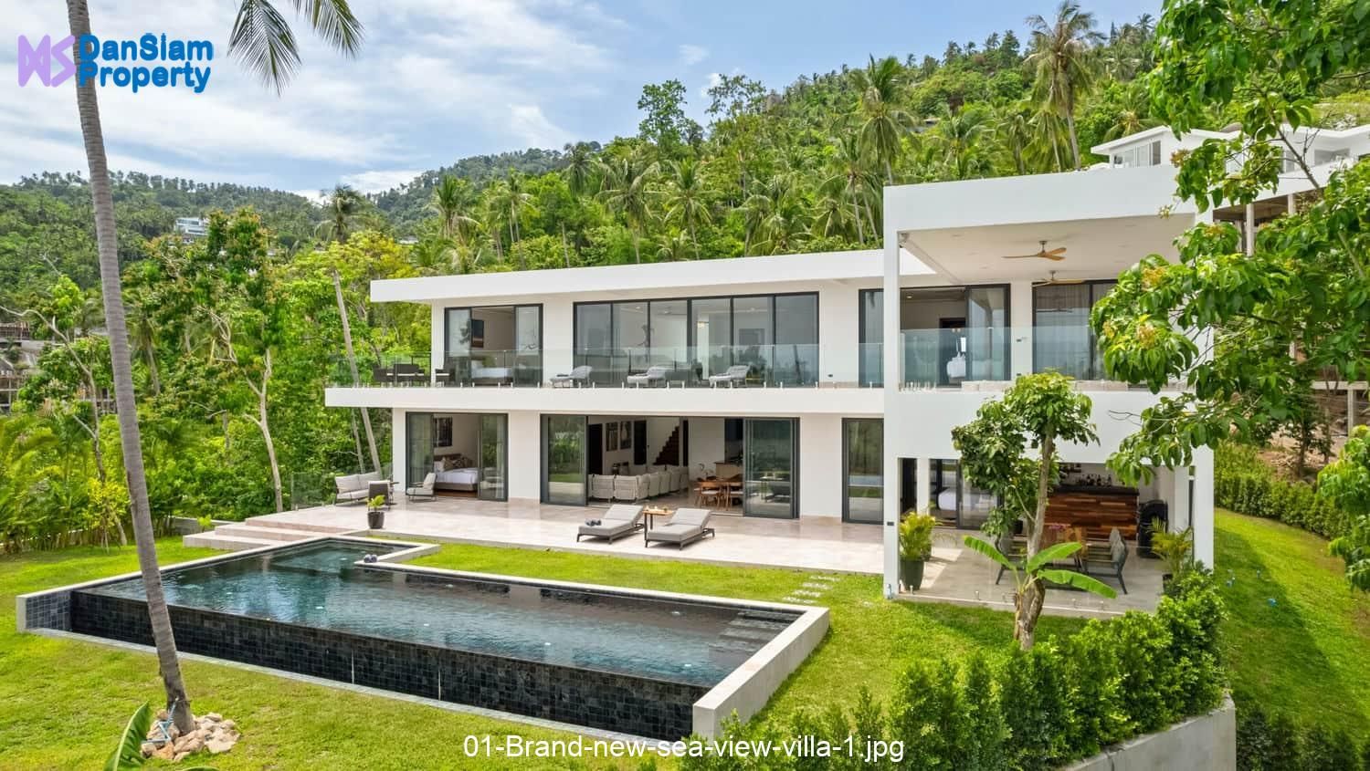 5 Bedrooms Villa for sale In Maret Surat Thani