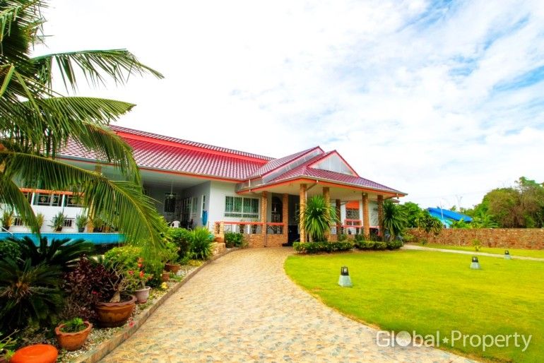 8 Bedrooms House for sale In Na Chom Thian Pattaya
