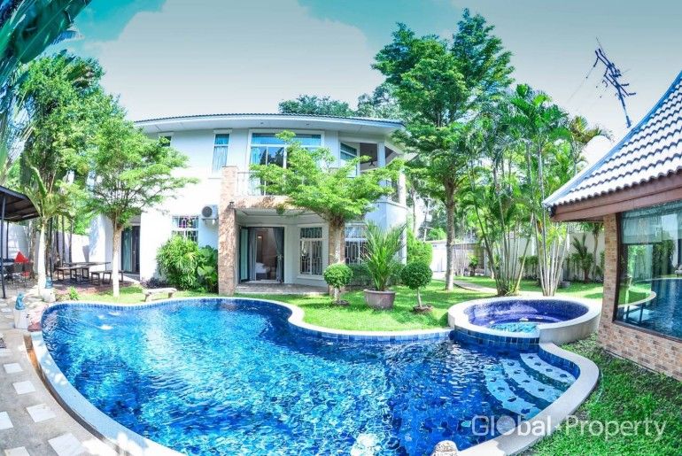 7 Bedrooms Villa for sale In Na Chom Thian Pattaya